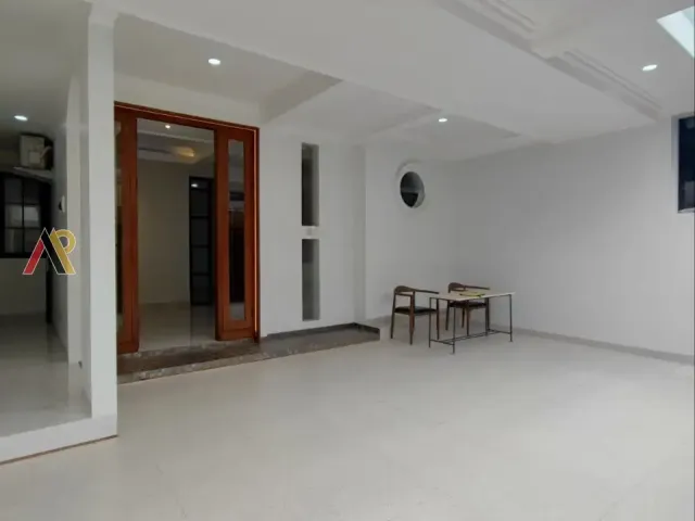 Rumah Komplek Besar Cinere