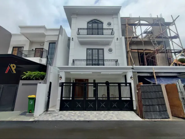 Rumah Komplek Besar Cinere