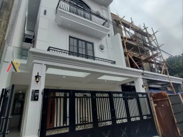 Rumah Komplek Besar Cinere