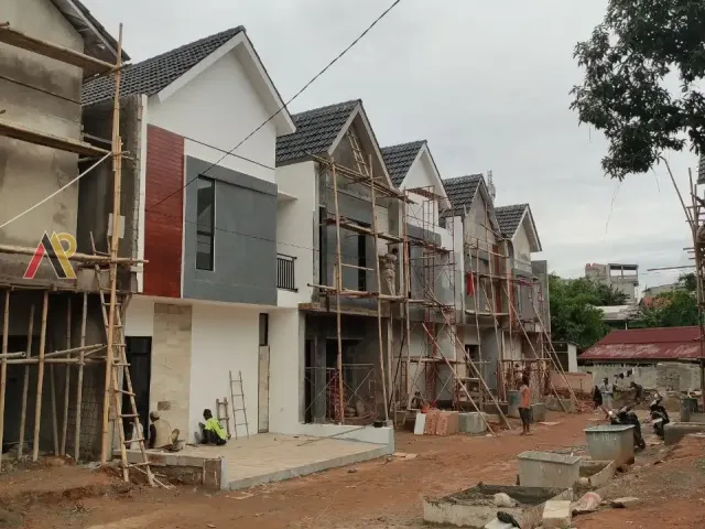 Rumah Fasilitas Kolam Renang