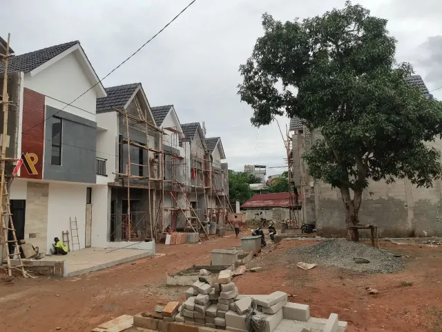 Rumah Fasilitas Kolam Renang
