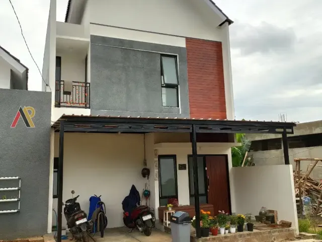 Rumah Fasilitas Kolam Renang