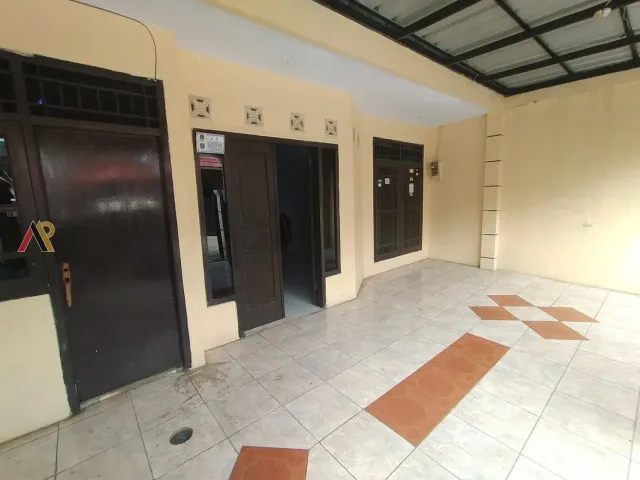 Rumah Second Terawat Komplek