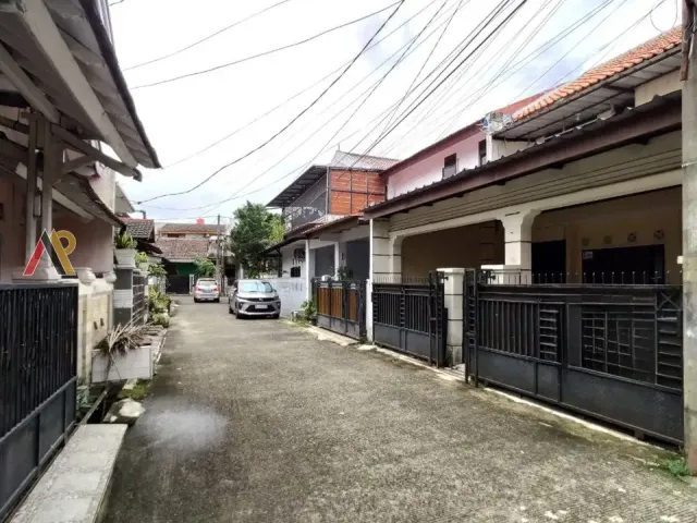 Rumah Second Terawat Komplek