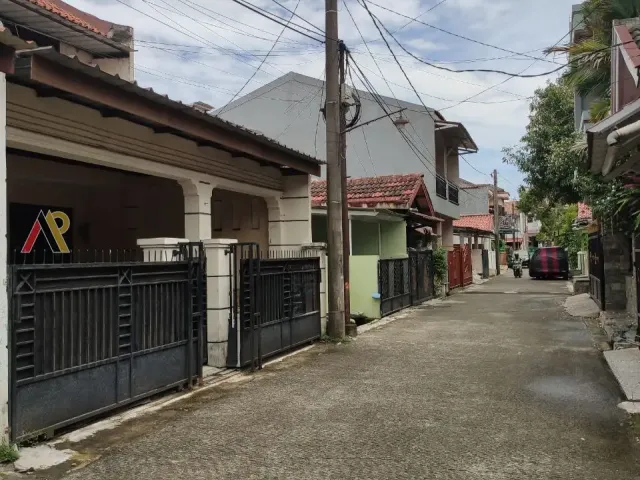 Rumah Second Terawat Komplek