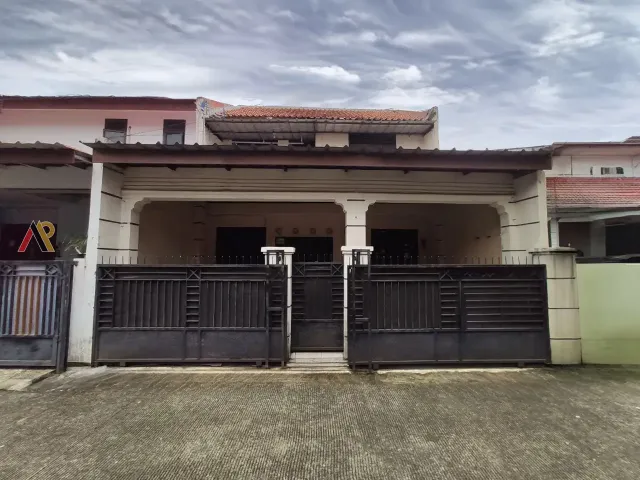 Rumah Second Terawat Komplek