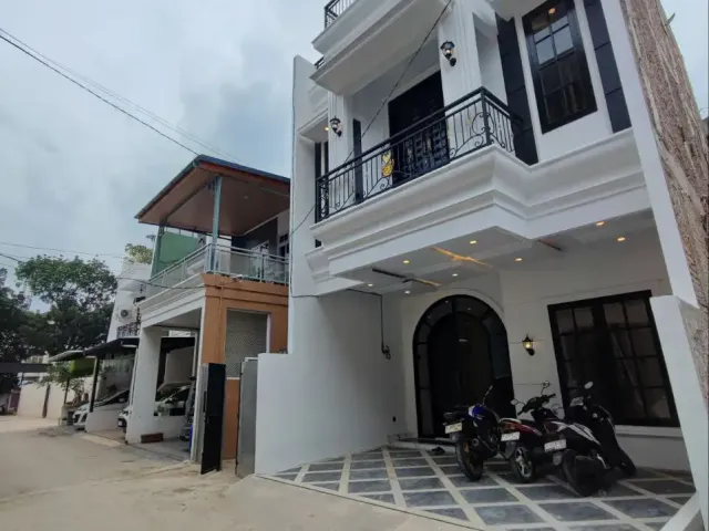 Rumah Stasiun Lenteng Agung