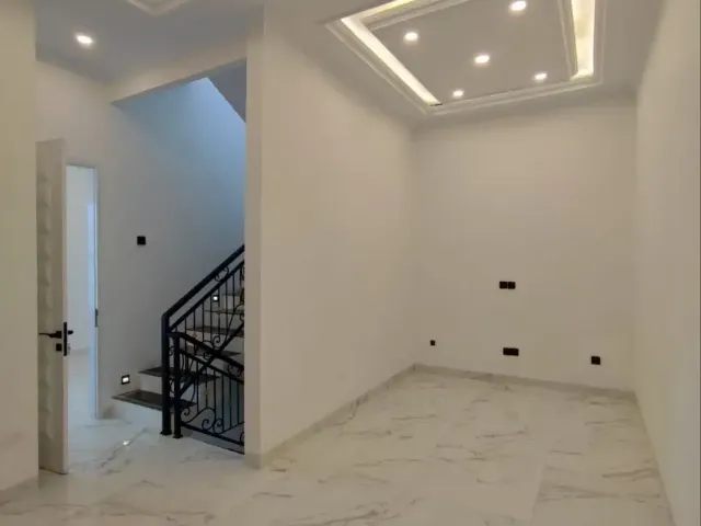 Rumah Stasiun Lenteng Agung