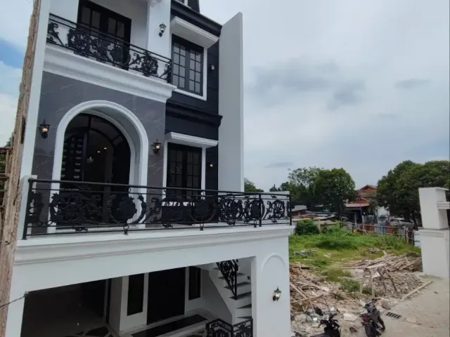 Rumah Akses Utama Dekat