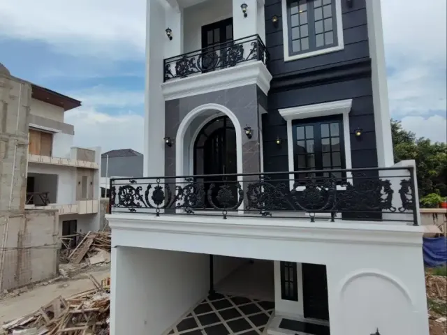 Rumah Akses Utama Dekat