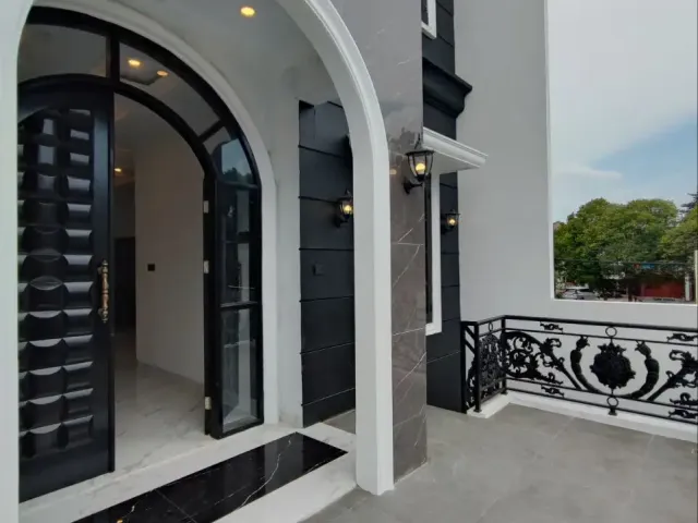 Rumah Akses Utama Dekat