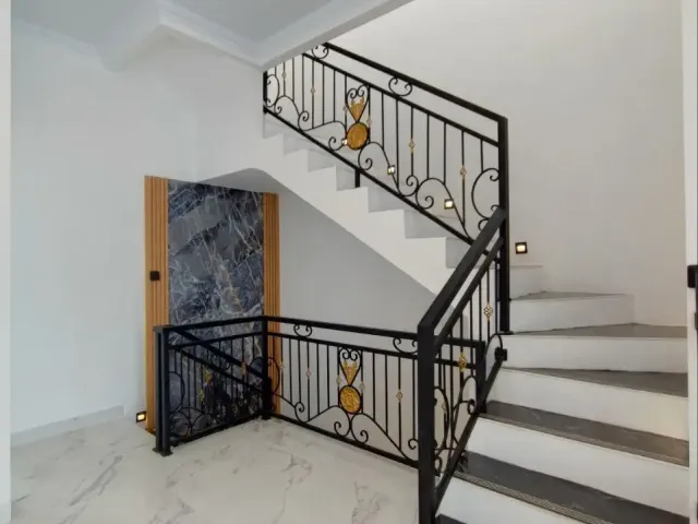 Rumah Akses Utama Dekat