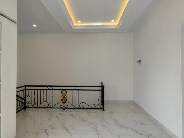 Rumah Akses Utama Dekat