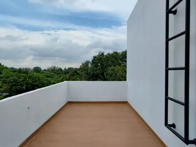 Rumah Akses Utama Dekat