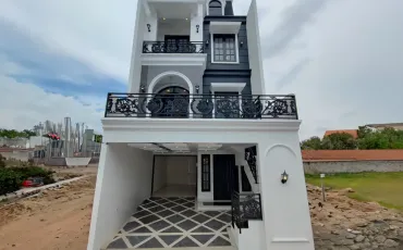 Rumah Akses Utama Dekat