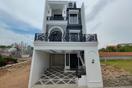 Rumah Akses Utama Dekat