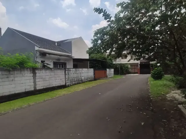 Tanah Dalam Komplek Besar