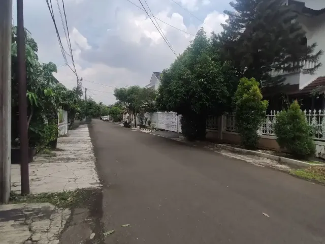 Tanah Dalam Komplek Besar