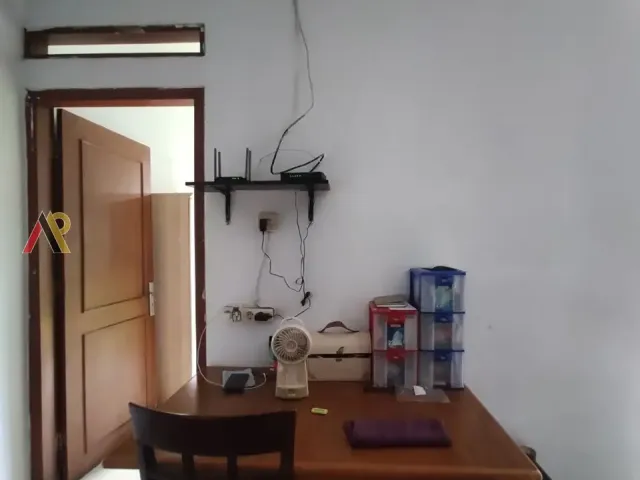 Rumah Taman Belakang Luas