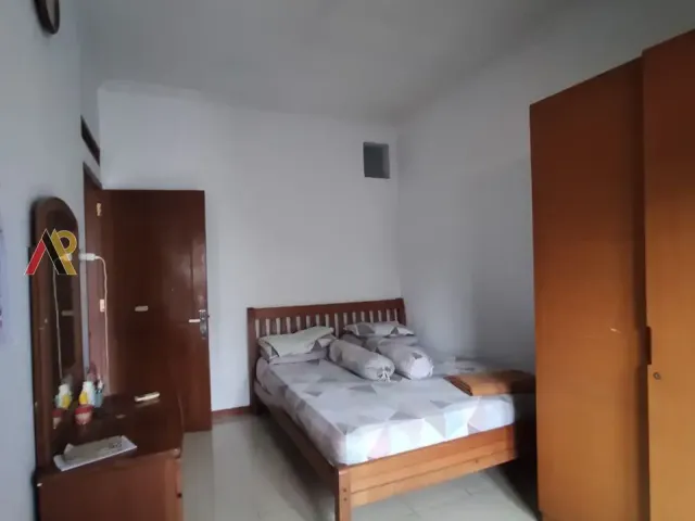 Rumah Taman Belakang Luas