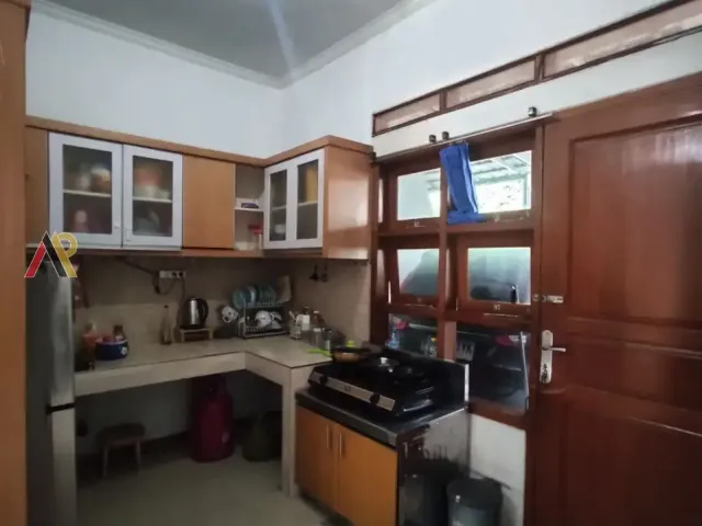 Rumah Taman Belakang Luas