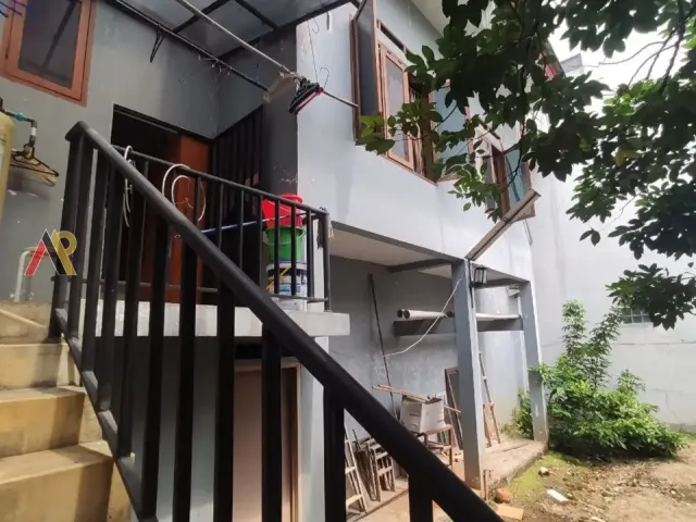 Rumah Taman Belakang Luas