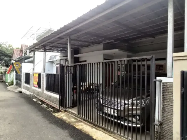 Rumah Taman Belakang Luas