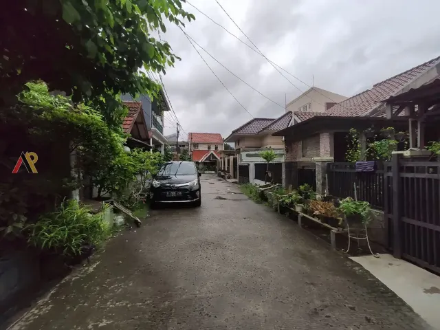 Rumah Terawat Komplek Besar