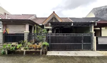 Rumah Terawat Komplek Besar