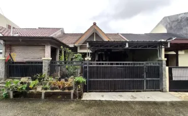 Rumah Terawat Komplek Besar