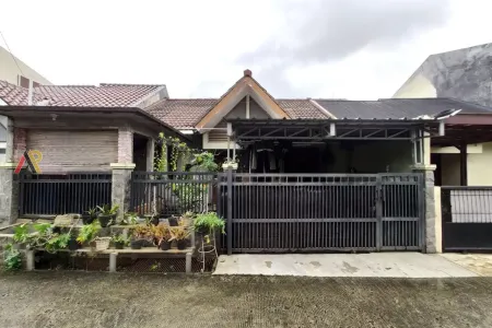 Rumah Terawat Komplek Besar
