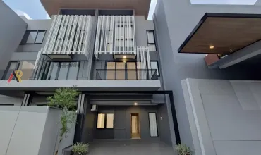 Rumah Akses Jalan Utama